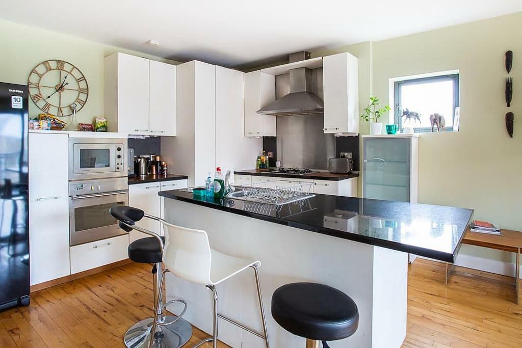 Spacious Belfast City Centre Duplex Apartment ภายนอก รูปภาพ
