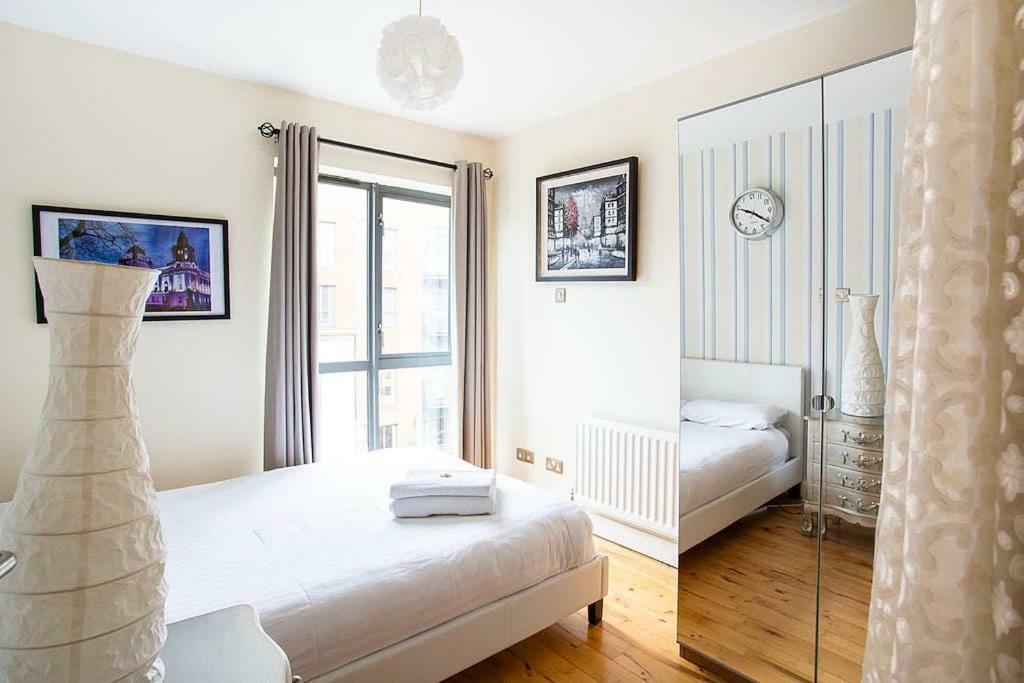 Spacious Belfast City Centre Duplex Apartment ภายนอก รูปภาพ