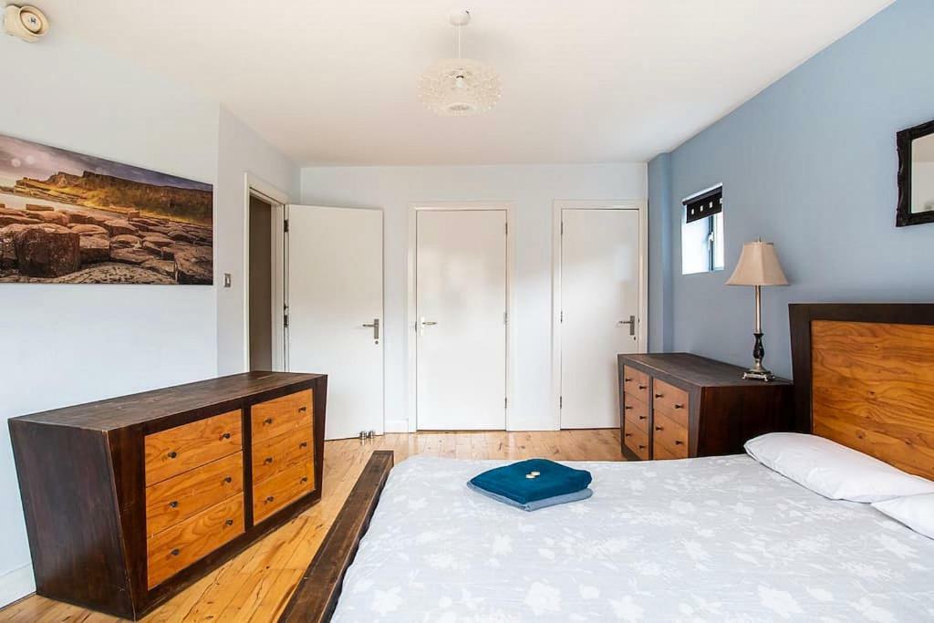 Spacious Belfast City Centre Duplex Apartment ภายนอก รูปภาพ
