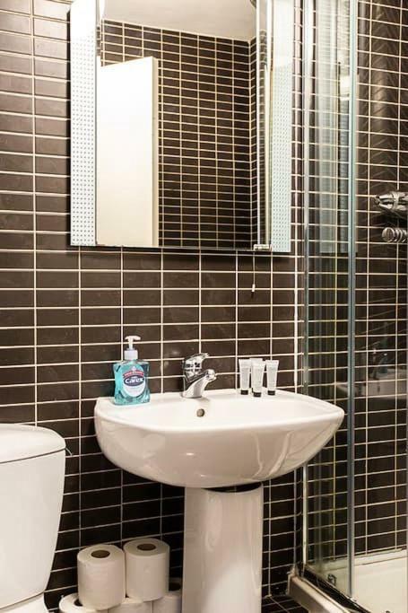 Spacious Belfast City Centre Duplex Apartment ภายนอก รูปภาพ