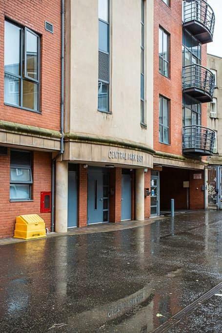 Spacious Belfast City Centre Duplex Apartment ภายนอก รูปภาพ