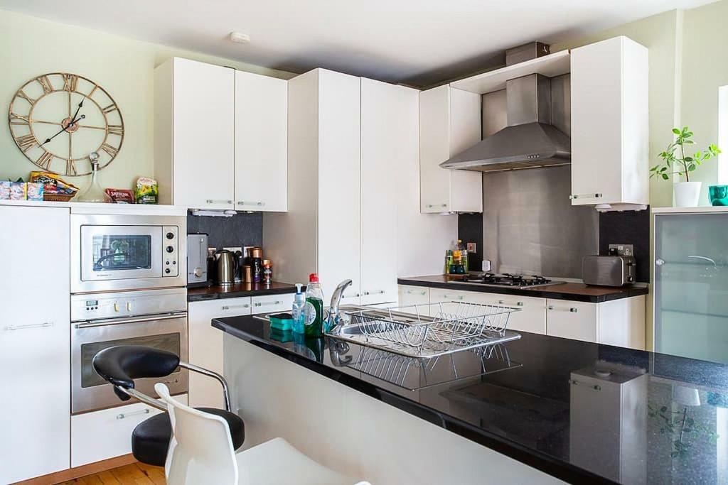 Spacious Belfast City Centre Duplex Apartment ภายนอก รูปภาพ